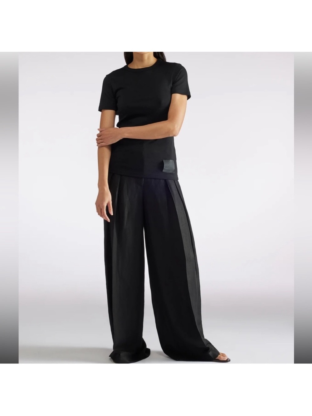 Brand new Liviana Conti
RIBBED T-SHIRT Color black size XS.